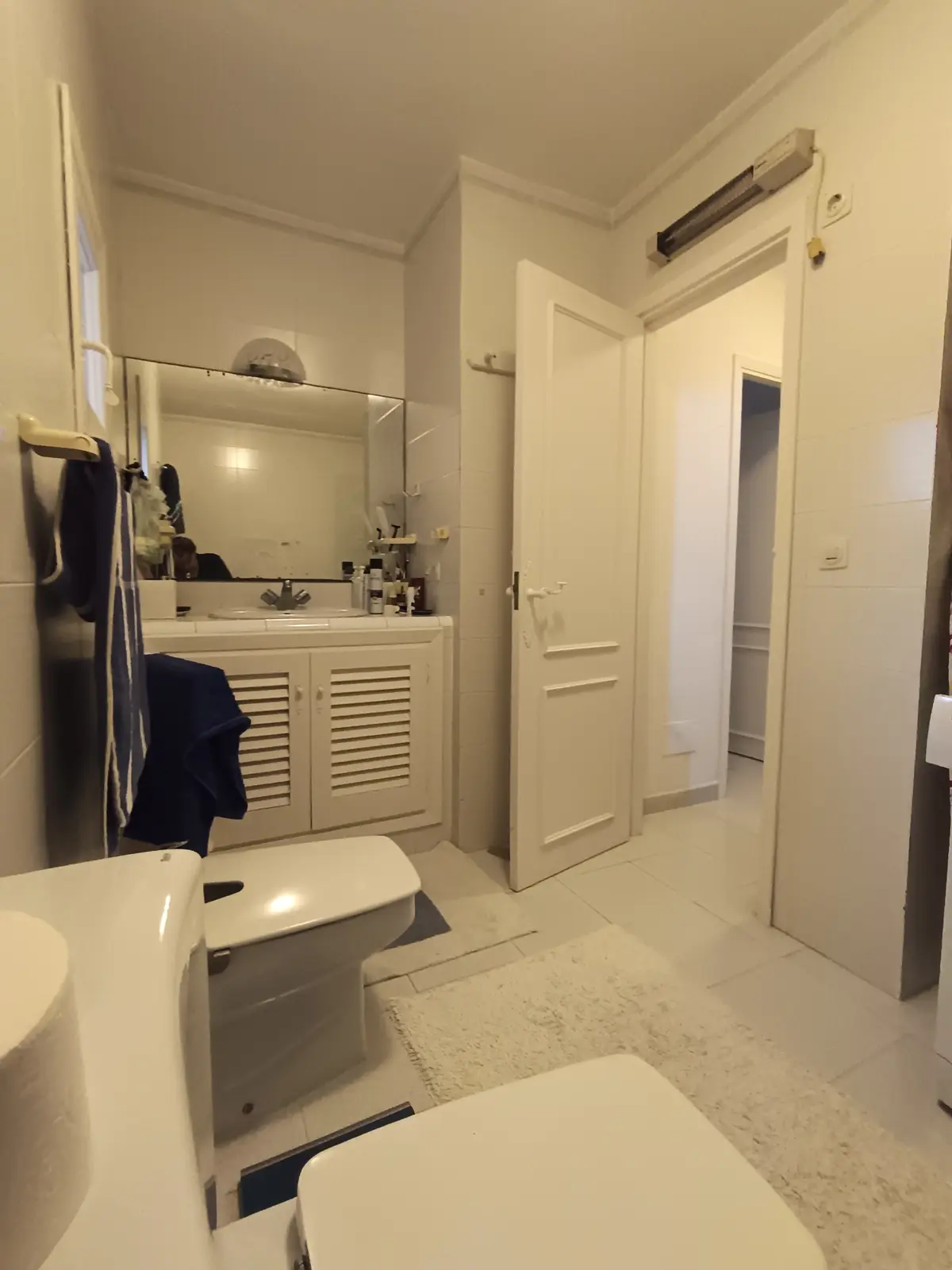 Bathroom details and walk-in shower - Bougainvillea 15