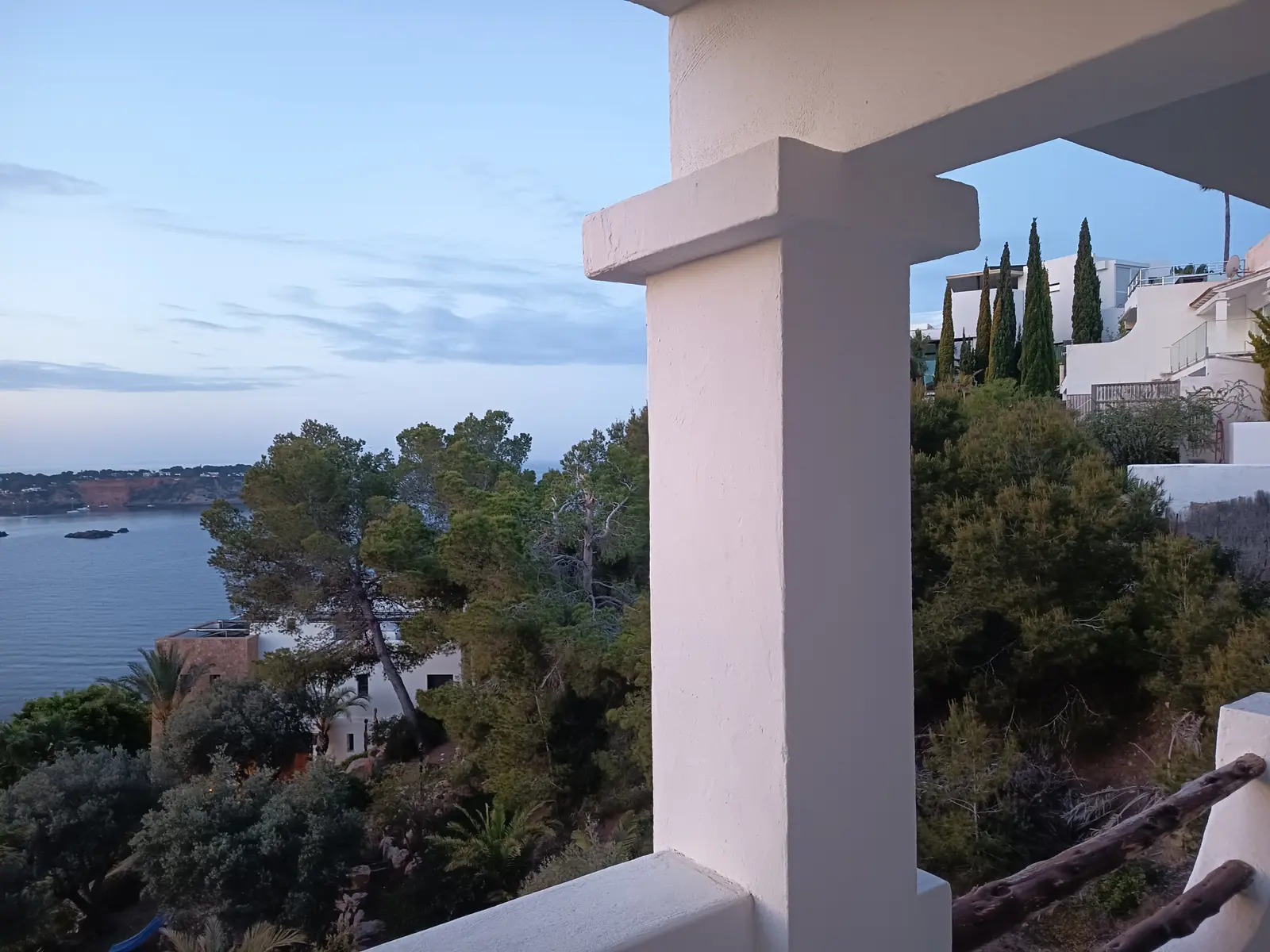Lower floor bedroom suite with covered private balcony - Bougainvillea 15