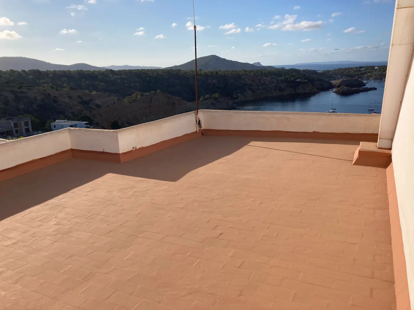 View from the rooftop solarium over the surrounding coastline - Bougainvillea 15